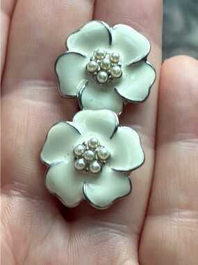 🦪 Cookie Lee Pearl Cluster Cream Flower Stud Earrings